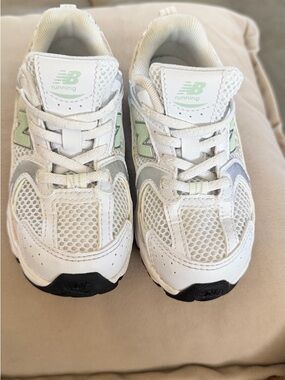 New Balance Kids White & Mint Green Sneakers Abzorbe